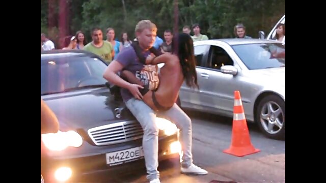 Une brune européenne video porno streaming français chevauche sa bite après un cunnilingus