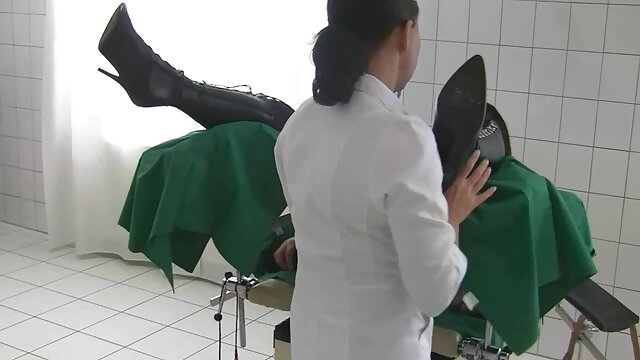Jolie fille japonaise doigte sa film porno lesbienne en francais douce petite chatte