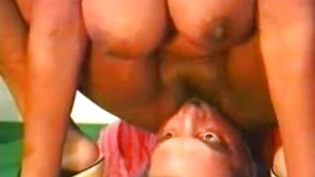 Le plaisir du film x français amateurs jacuzzi mène à une double fellation entre amis