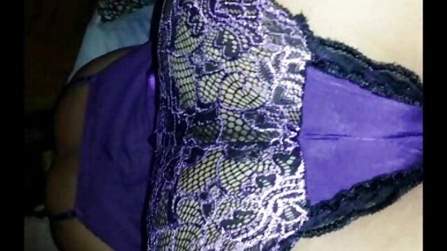 Sperme film pornographique en francais dans une culotte en dentelle noire