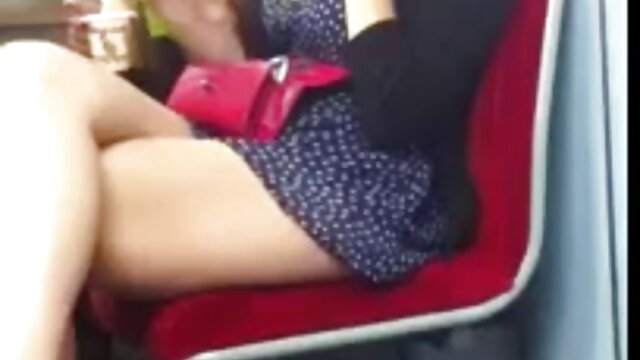 De belles filles lesbiennes les meilleurs films porno français se livrent à une séance orale érotique