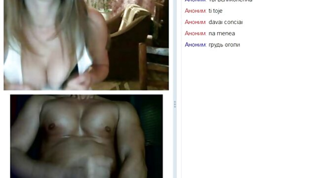 L'action assise sur film porno streaming français le visage devient intense pour deux adolescentes lesbiennes