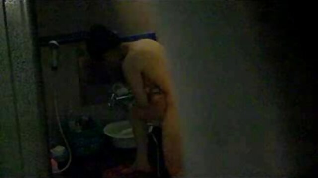 Gros seins naturels et cul en film x francais gratuit POV
