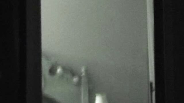 Foxy British Babe suce la bite film porno francais tukif de nerds