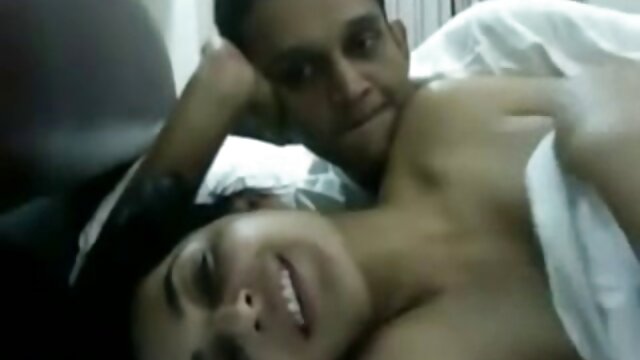 QUATRE mères video porno francaises gratuites s'amusant avec leur fils chanceux