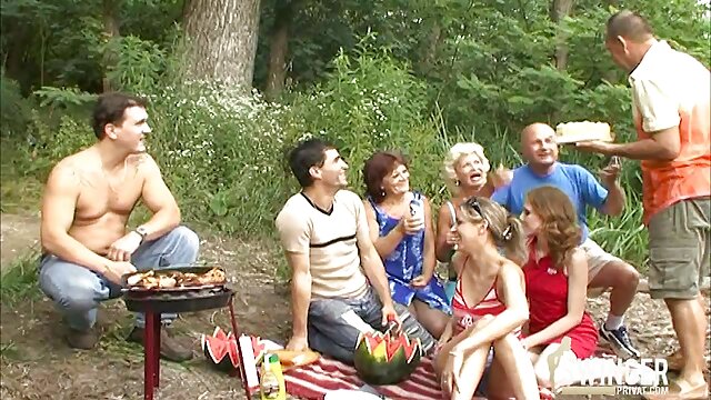 Cougar séduisante, extrait de film porno gratuit francais Tabitha Stevens baise un beau mec tout