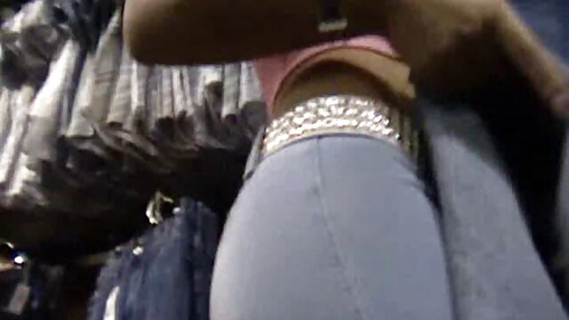 UPSKIRT KING extrait de film porno francais 440