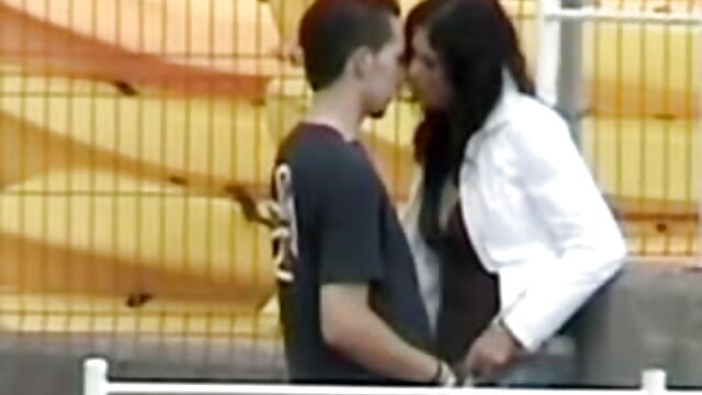 NMLN partage la virginité streaming français porno de son petit ami avec elle-même!