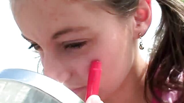 TeenPies - Une rousse videos x françaises gratuites aux gros seins aime le creampie gluant
