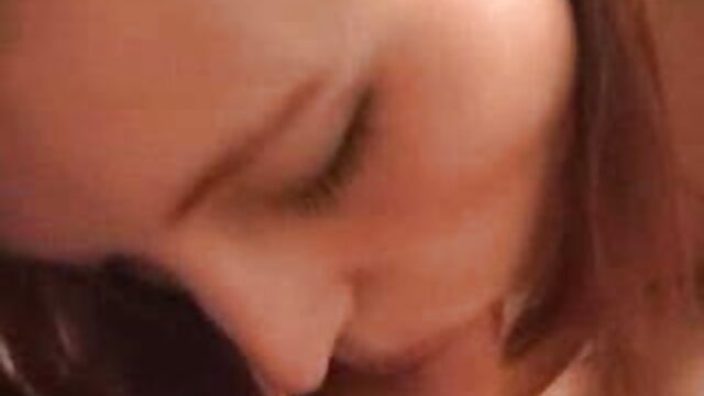 Jolie fille aux gros seins potelés adore la baise et film porno français film porno les éjaculations faciales