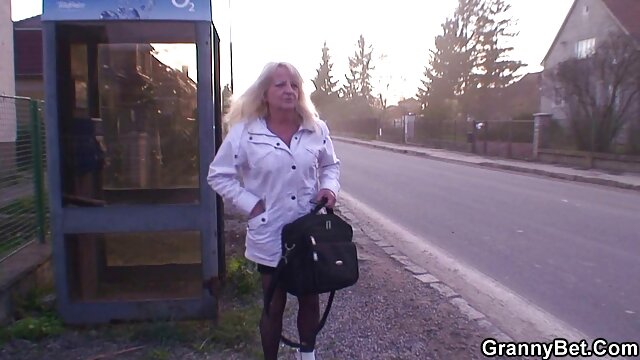 Superbe blonde dans un show porno francais film gratuit de cam torride
